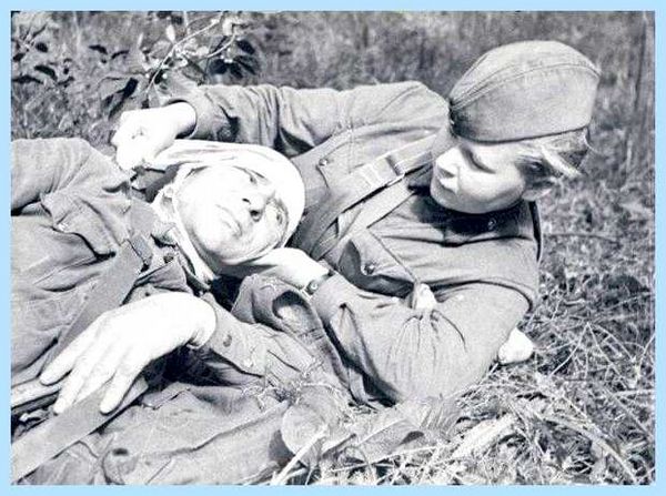Вылетают танки во время боя