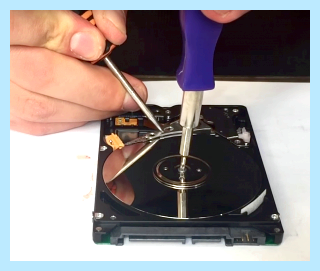 Hdd щелкает и не определяется