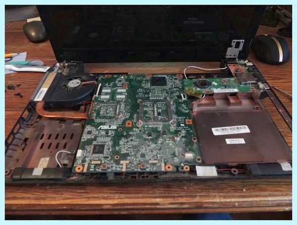 Asus k52d не включается