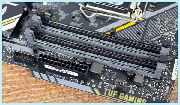 Asus tuf черный экран